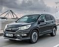 Das Design des neuen CR-V wurde auf die Bedürfnisse des europäischen Marktes abgestimmt. Wichtigste Neuerungen sind die überarbeitete Frontpartie mit neuen Scheinwerfern, die elegant in den neuen Frontgrill übergehen.